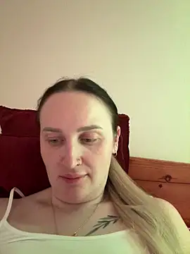 Snapshot of TomilaSi chatting on February 9, 2026, 11:53 pm TomilaSi online show from February 9, 2026, 11:53 pm