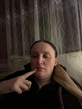 Snapshot of TomilaSi chatting on February 16, 2026, 8:16 pm TomilaSi online show from February 16, 2026, 8:16 pm