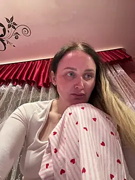 Snapshot of TomilaSi chatting on February 17, 2026, 8:26 pm TomilaSi online show from February 17, 2026, 8:26 pm