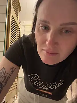 Snapshot of TomilaSi chatting on February 25, 2026, 10:41 pm TomilaSi online show from February 25, 2026, 10:41 pm