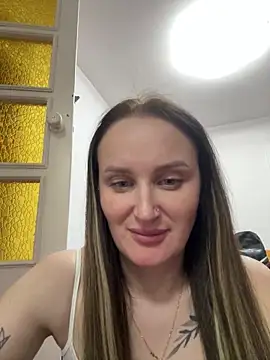 Snapshot of TomilaSi chatting on March 6, 2026, 8:49 pm TomilaSi online show from March 6, 2026, 8:49 pm