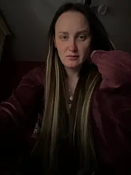 Snapshot of TomilaSi chatting on March 18, 2026, 8:01 pm TomilaSi online show from March 18, 2026, 8:01 pm