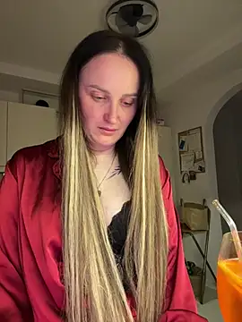 Snapshot of TomilaSi chatting on March 25, 2026, 11:11 pm TomilaSi online show from March 25, 2026, 11:11 pm