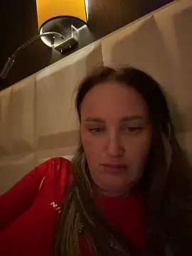 Snapshot of TomilaSi chatting on April 1, 2026, 8:28 pm TomilaSi online show from April 1, 2026, 8:28 pm