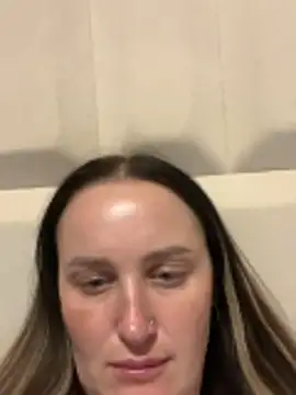 Snapshot of TomilaSi chatting on April 4, 2026, 10:51 pm TomilaSi online show from April 4, 2026, 10:51 pm