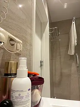 Snapshot of TomilaSi chatting on April 5, 2026, 6:16 pm TomilaSi online show from April 5, 2026, 6:16 pm