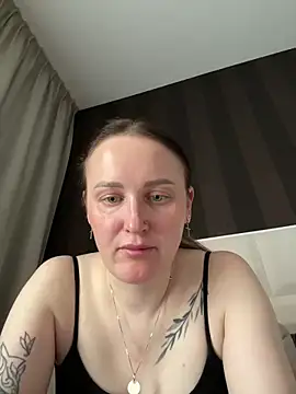 Snapshot of TomilaSi chatting on April 6, 2026, 11:22 am TomilaSi online show from April 6, 2026, 11:22 am