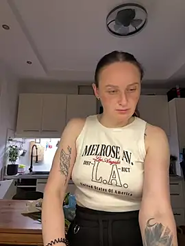 Snapshot of TomilaSi chatting on July 8, 2026, 8:13 pm TomilaSi online show from July 8, 2026, 8:13 pm
