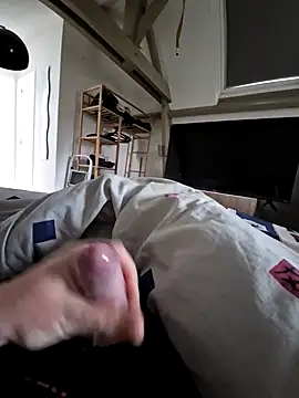 Mangeur44  online show from May 5, 2026, 4:26 pm