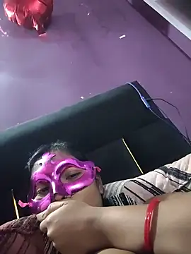 aarti03fb online show from February 11, 2026, 7:02 am