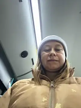 Brooke lover online show from April 3, 2026, 6:50 pm