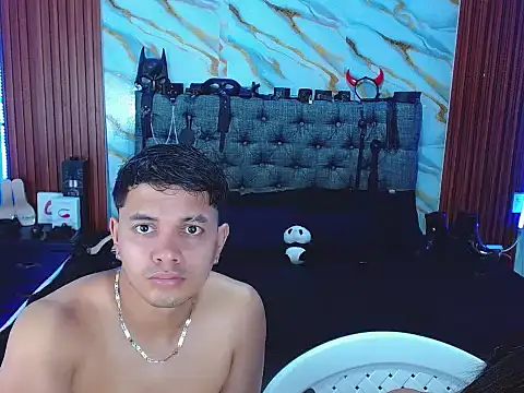 Meryandcris online show from November 25, 2025, 4:01 am