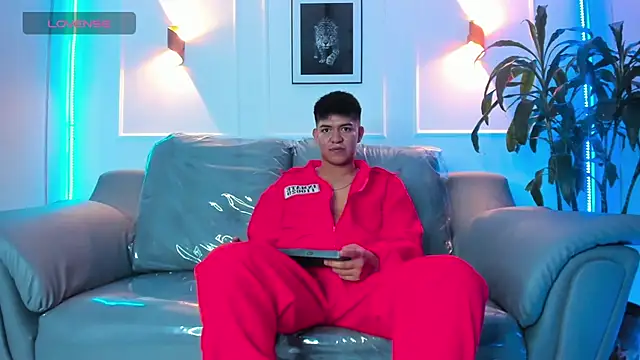 Snapshot of Paul_27_ chatting on November 28, 2025, 2:58 am Paul 27 online show from November 28, 2025, 2:58 am