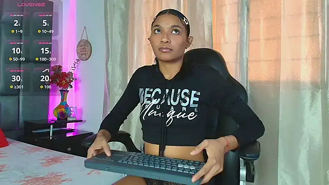 Snapshot of TashaNaughty4u chatting on June 11, 2026, 7:34 pm TashaNaughty4u online show from June 11, 2026, 7:34 pm