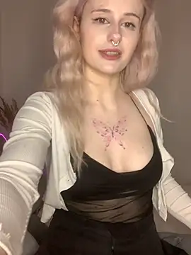 Snapshot of MilaElin chatting on December 1, 2025, 9:20 pm MilaElin online show from December 1, 2025, 9:20 pm