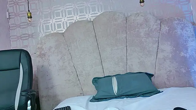 abby saenz 2025 online show from December 1, 2025, 8:58 pm