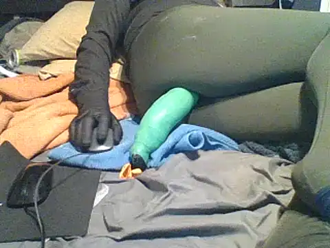 Snapshot of xxxenzo1 chatting on December 9, 2024, 1:45 pm xxxenzo1 online show from December 9, 2024, 1:45 pm