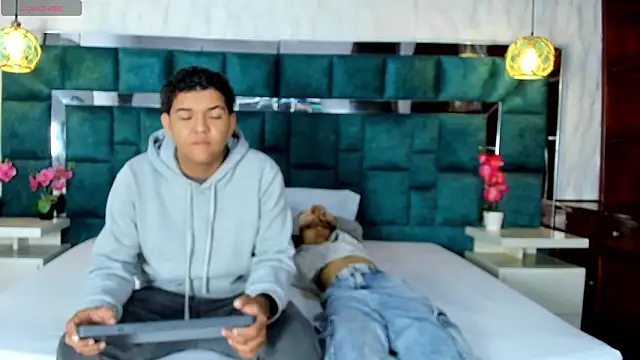  bonnyandclyde online show from March 26, 2026, 12:55 pm