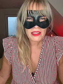 Snapshot of SophieFinely chatting on July 17, 2026, 6:24 pm SophieFinely online show from July 17, 2026, 6:24 pm