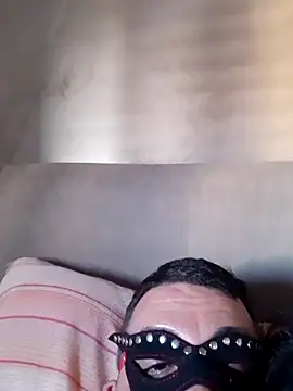 Snapshot of Vampiro83zz chatting on June 28, 2026, 5:13 am Vampiro83zz online show from June 28, 2026, 5:13 am