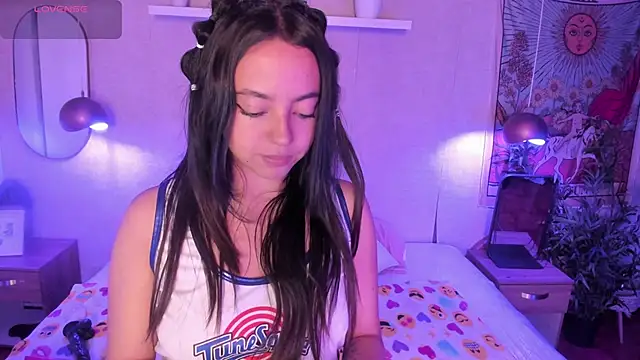 Laraa Rouss  online show from December 2, 2025, 3:56 am