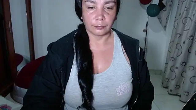 vivian-milf online show from February 23, 2026, 11:35 pm