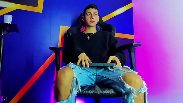 twink scott  online show from November 30, 2025, 4:27 am