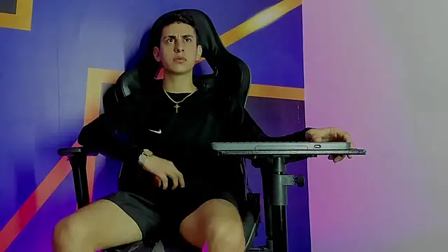 twink scott  online show from December 3, 2025, 4:31 am