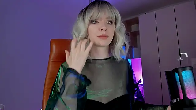 Snapshot of Mistress_Iris chatting on June 10, 2026, 8:08 pm Mistress Iris online show from June 10, 2026, 8:08 pm