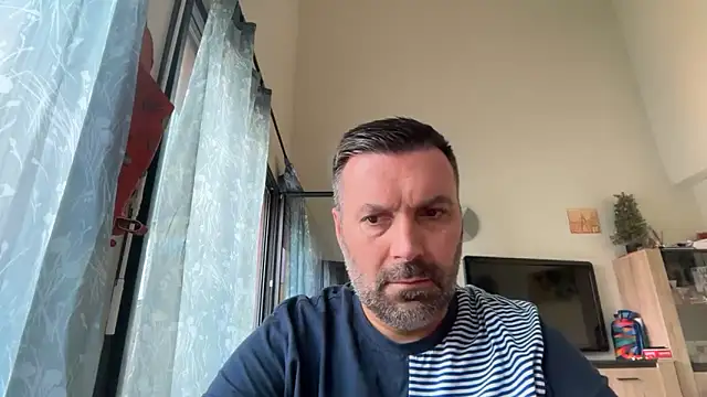 Snapshot of coolsmith81 chatting on June 19, 2026, 8:40 am coolsmith81 online show from June 19, 2026, 8:40 am