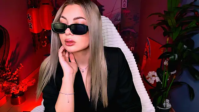 HyileyClark online show from March 24, 2026, 9:47 am