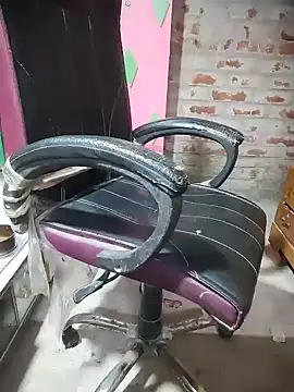 livaroy online show from November 28, 2025, 11:40 pm