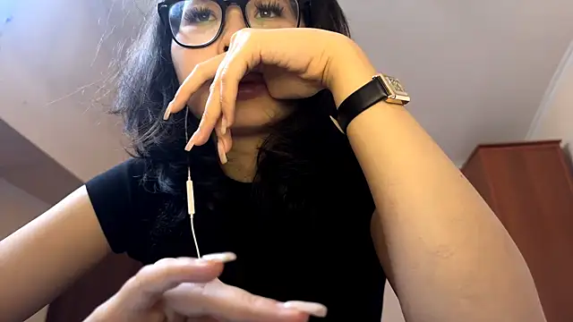 Snapshot of MiracleGirls chatting on December 2, 2025, 6:41 am MiracleGirls online show from December 2, 2025, 6:41 am