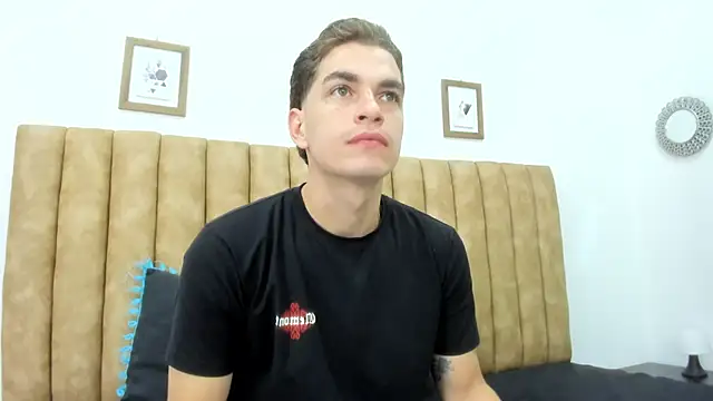 Snapshot of AUSTIN-PRRR chatting on November 27, 2025, 1:02 pm AUSTIN-PRRR online show from November 27, 2025, 1:02 pm