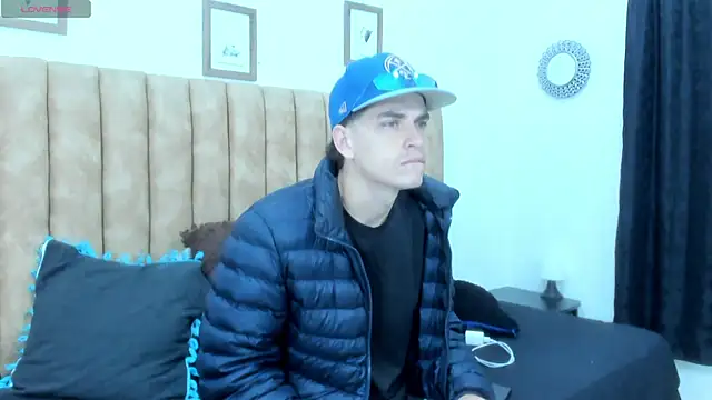 Snapshot of AUSTIN-PRRR chatting on December 3, 2025, 1:20 pm AUSTIN-PRRR online show from December 3, 2025, 1:20 pm