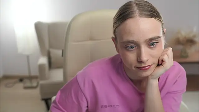 Snapshot of SharleneTaymon chatting on December 1, 2025, 10:42 am SharleneTaymon online show from December 1, 2025, 10:42 am