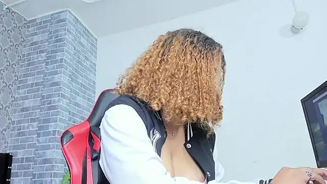 Crystal bunn online show from November 27, 2025, 8:44 pm