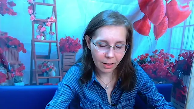 Snapshot of DaisyEdit chatting on May 3, 2026, 5:35 am DaisyEdit online show from May 3, 2026, 5:35 am