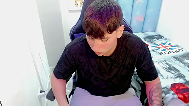 Snapshot of d_moneyy_ chatting on November 28, 2025, 8:33 pm d moneyy online show from November 28, 2025, 8:33 pm