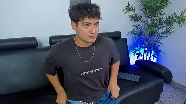 Snapshot of KaelSwitch chatting on December 22, 2025, 8:06 pm KaelSwitch online show from December 22, 2025, 8:06 pm