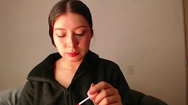 -Ivonny- online show from December 5, 2025, 9:00 pm