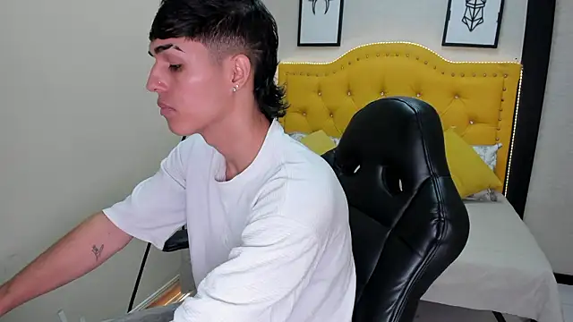 Ethan Jamees online show from February 25, 2026, 7:23 pm