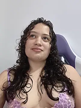 Snapshot of Alana_444 chatting on May 17, 2026, 4:32 am Alana 444 online show from May 17, 2026, 4:32 am