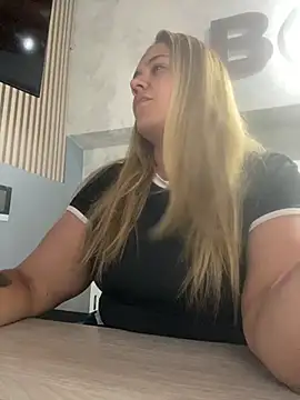 LoreinnFox online show from March 29, 2026, 7:36 pm