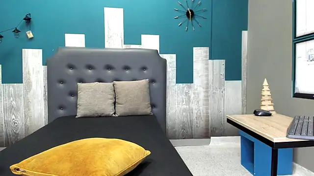 Snapshot of brian_tattoo chatting on December 1, 2025, 12:43 pm brian tattoo online show from December 1, 2025, 12:43 pm