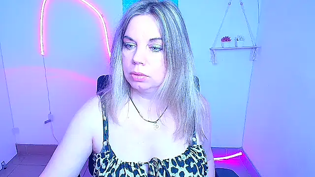 Amanda Swannn online show from April 18, 2026, 12:09 pm