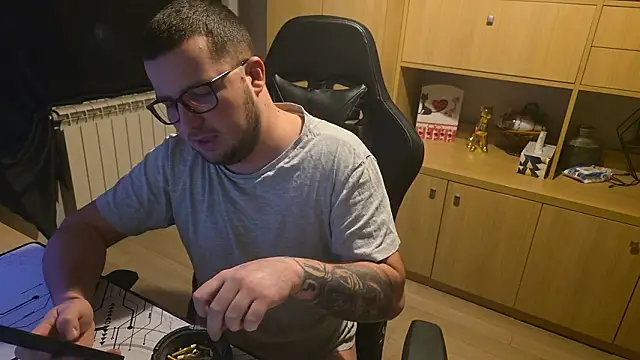 kevinnlovelly online show from February 3, 2026, 9:09 pm