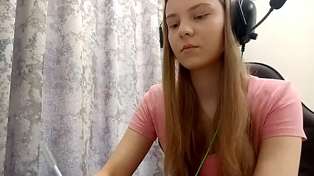 CrackShirker online show from December 17, 2025, 6:19 am