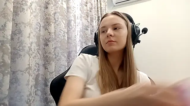 CrackShirker online show from December 19, 2025, 6:20 am