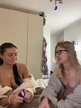 Snapshot of RosieLovexoxx chatting on January 9, 2026, 6:10 pm RosieLovexoxx online show from January 9, 2026, 6:10 pm